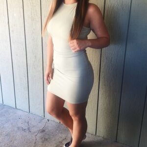 Carli byble X misguided body con pistachio green dress. Size 4